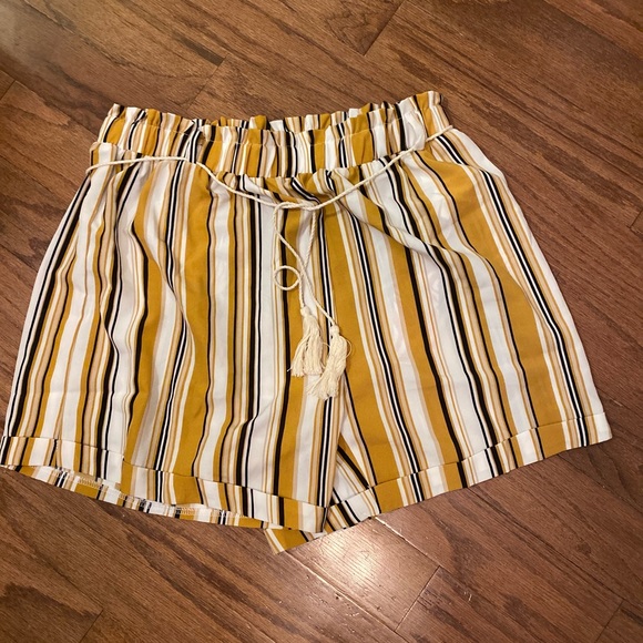 ROMWE Pants - Boho high waisted striped shorts